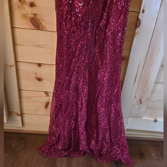 Elegant Burgundy Lace Evening Gown Size Large - Picture 10 of 10
